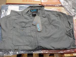 lot 85 image: Hooded Lightweight Jacket size XL...