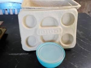 lot 131 image: Igloo Cooler and Bowl Set...