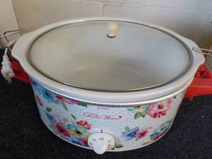 lot 92 image: The Pioneer Woman 6 qt Cooker...