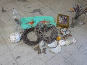 lot 97 image: Household Vintage Dcor...