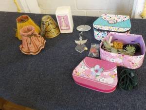 lot 142 image: Misc. Vintage Lot...