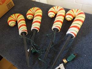 lot 147 image: Vintage Xmas Candy Canes tested an...