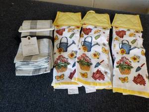 lot 173 image: Kitchen Towels and Napkins...