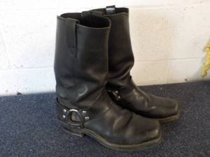 lot 220 image: Durango Boots I think size 10...