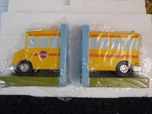 lot 226 image: Guide Craft School Bus Bookends...