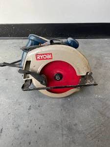 lot 8 image: Circular Saw