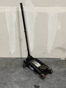 lot 12 image: Hydraulic Floor Jack