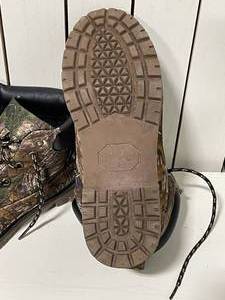 lot 21 image: Boys Camo Boots