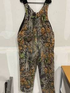 lot 46 image: Camo Hunting Bibs