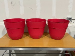 lot 73 image: Suncast Planters