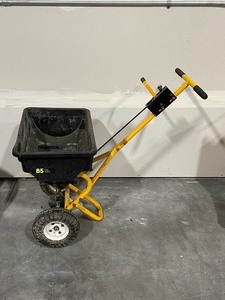 lot 72 image: Yardworks Broadcast Spreader