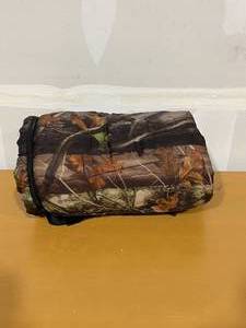 lot 51 image: Camo Sleeping Bag