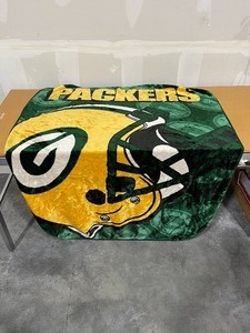 lot 54 image: Green Bay Packer Throw