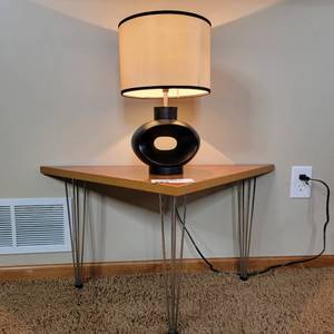 lot 23 image: Trianglar Table and Lamp