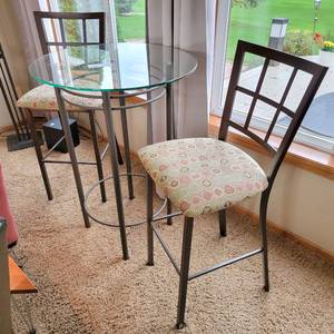 lot 25 image: Corner Set-Glass Table and 2 Chairs