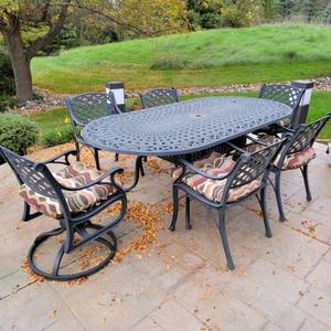 lot 40 image: Lawn Furniture Set -Table, 6 Chairs with Cushion