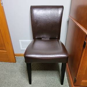 lot 58 image: Leather Chair