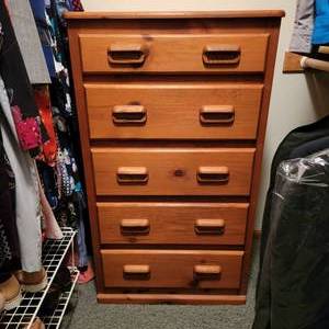 lot 151 image: Beautifully Made Wooden 5 Small Drawer Dresser 26 x 17 x 45