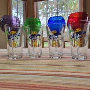 lot 164 image: Beer and Wine Glasses- 4 wine Glasses, 4 Corona Beer Glasses