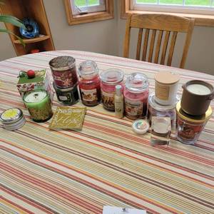 lot 165 image: Candle Collection