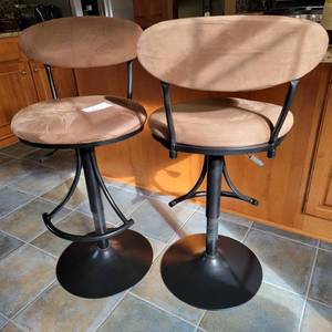 lot 178 image: 2 Vintage Hillsdale Kitchen Stools