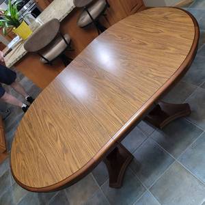 lot 198 image: Beautiful Dining Room Table