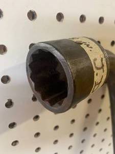lot 7 image: Vintage John Deere 1 38 Breaker Bar Socket Wrench 32 Long