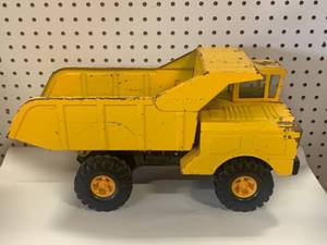 lot 24 image: Vintage Nylint Dump Truck 17 Long