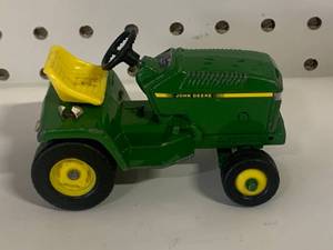 lot 25 image: Vintage Diecast John Deere Riding Tractor 4  Long