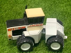 lot 30 image: 1987 Erdle 164 Big Bud Diecast Tractor
