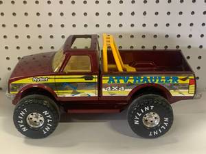 lot 33 image: Nylint ATV Hauler 4x4 Oversize Truck