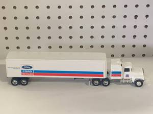 lot 38 image: Vintage Ertl 164 Ford Cab & Trailer New Old Stock