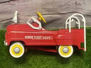 lot 39 image: Kitty Car Classics Murray Fire Truck