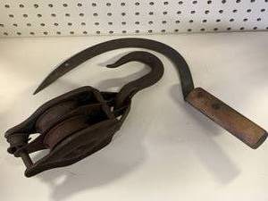 lot 50 image: Vintage Double Pulley & Mini Sickle