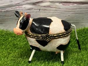lot 81 image: Unique Cow Jewelry Box