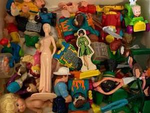 lot 96 image: Lot of Vintage Toys
