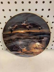 lot 107 image: Terry Redlin Limited Edition Night Light Plate