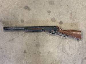 lot 108 image: Antique Daisy Model 660 BB Gun Works Great