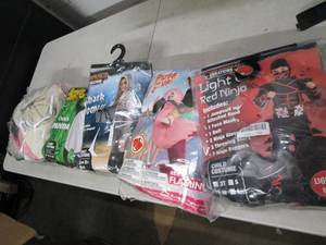 5 costumes open box ...