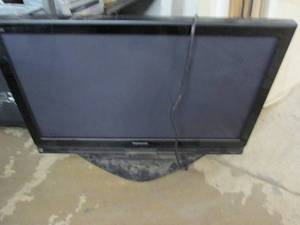 panasonic viera 42 inch tv powers o...