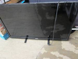 sanyo 50 inch tv powers on ...
