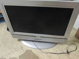 sylvania 26 inch tv powers on ...