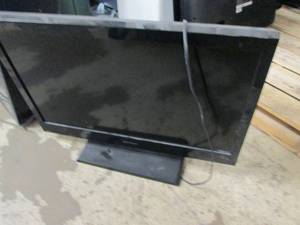 emerson 32 inch tv powers on ...