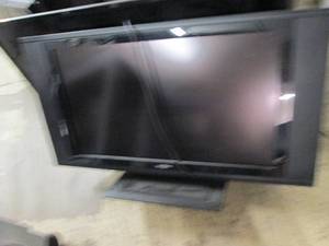 insignia 32 inch lcd tv powers on ...