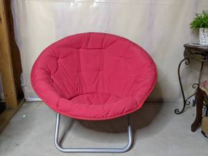 Fun Red Saucer Chair and Red and White Lobster Rug