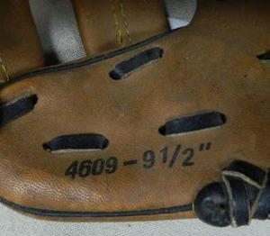 lot 19 image: 3 Youth Baseball Gloves