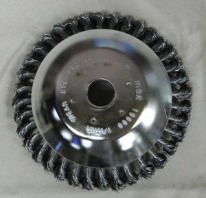 lot 24 image: 8 Derusting Weeding Wheel