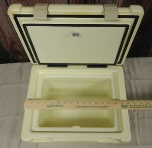 lot 28 image: FIRE KING SAFE