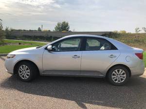 lot 8 image: 2010 Kia Forte LX