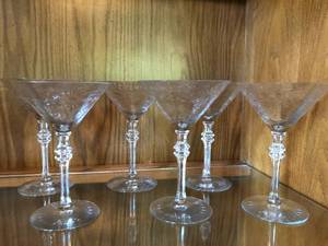 lot 11 image: 18 Pieces of Stemware